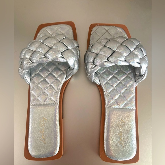 Women’s Slides - Picture 4 of 5